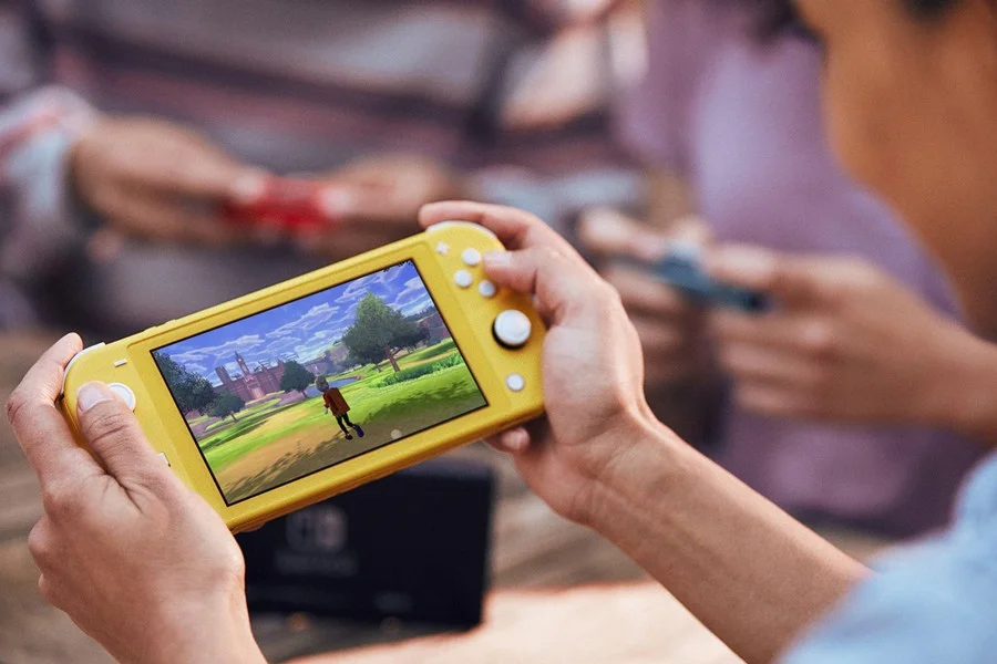 https___hypebeast.com_image_2019_07_nintendo-switch-lite-pros-cons-01.jpg