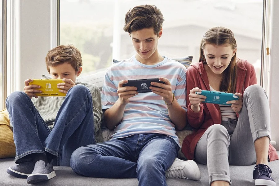 https___hypebeast.com_image_2019_07_nintendo-switch-lite-pros-cons-3.jpg