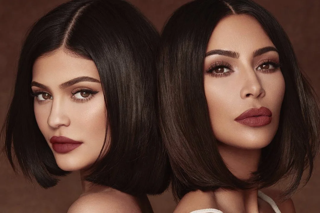 https___hypebeast.com_wp-content_blogs.dir_6_files_2019_08_kim-kardashian-kylie-jenner-kkw-fragrance-perfume-collaboration-lip-bottle-release-date-0-1.jpg