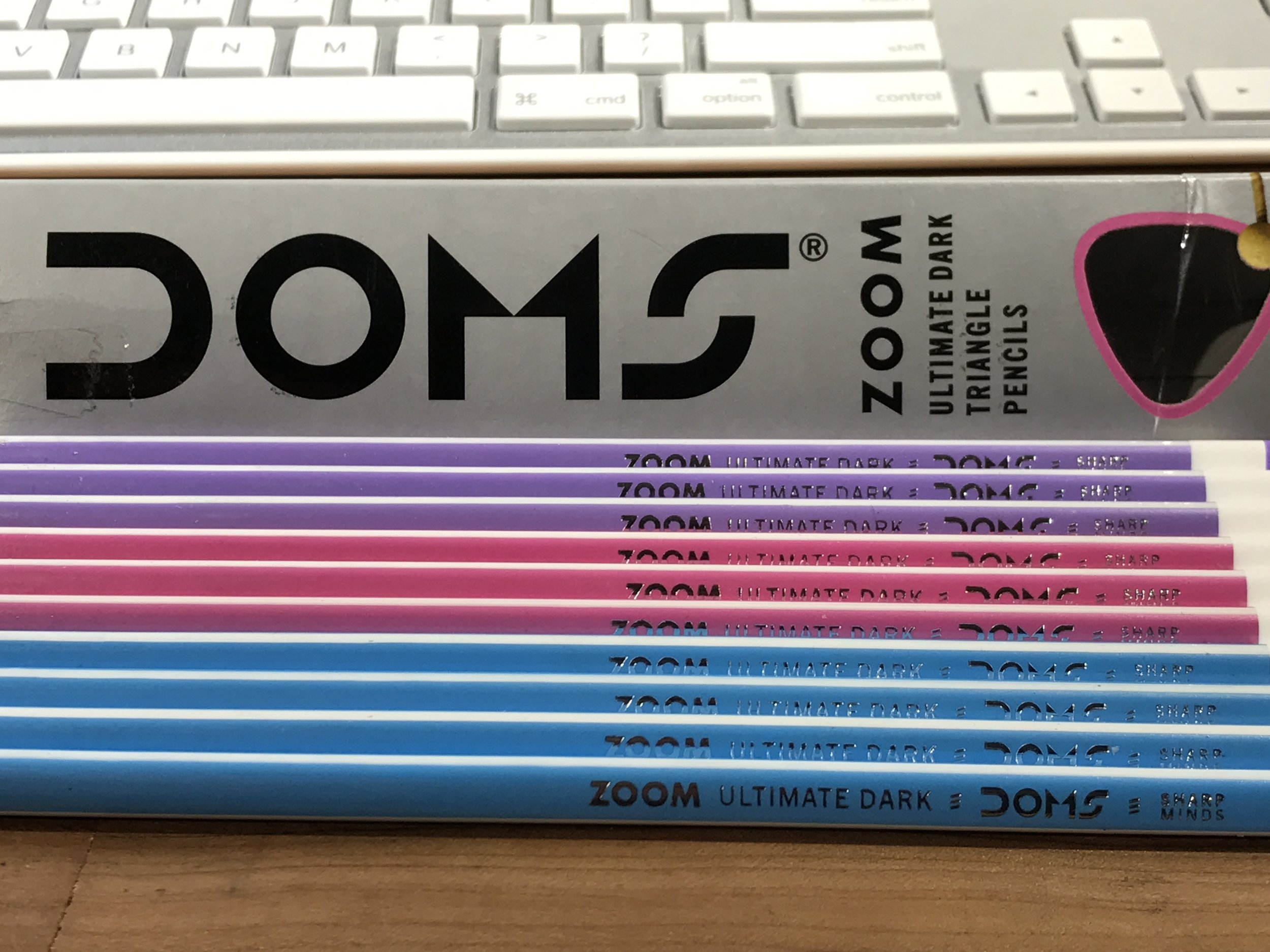 10 sharpner 10 eraser Details about   100x Doms Zoom Ultimate Dark Triangle Pencils 