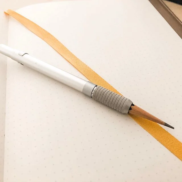 Today&rsquo;s writing utensil: the Staedtler 900 25 stub holder with a @blackwing 33 1/3 stub inside. I don&rsquo;t *love* the Pearl core, but for some reason I loved this pencil. I actually had forgotten it had the Balanced (Pearl) core and started using it, and it felt great on this @baronfig paper. #stationery #pencils #blackwing #baronfig