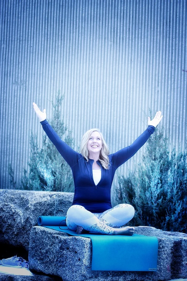 SYOGAoutdoorsmilevblue.jpg