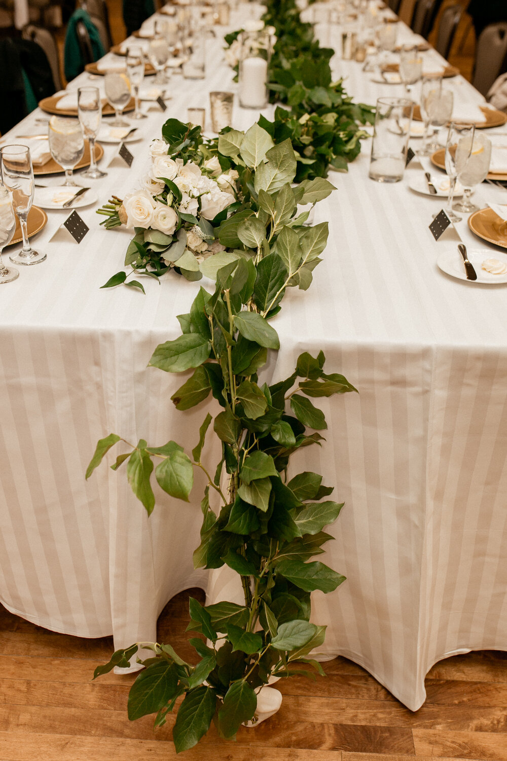 salal garland head table.jpg