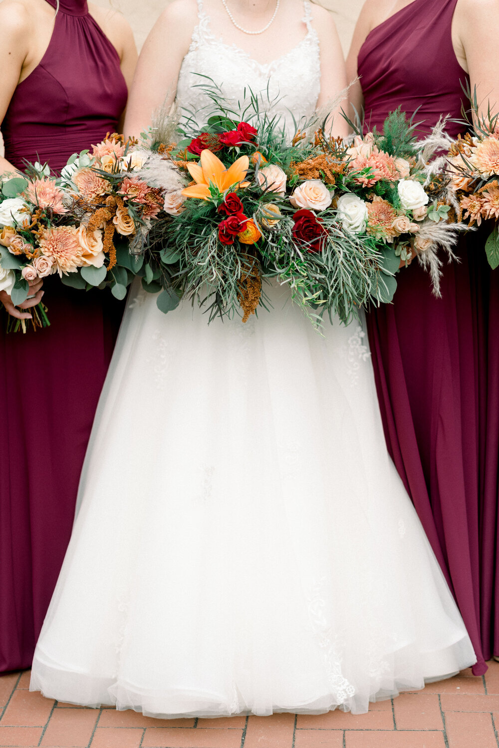 Closer up fall wedding bouquets.jpg