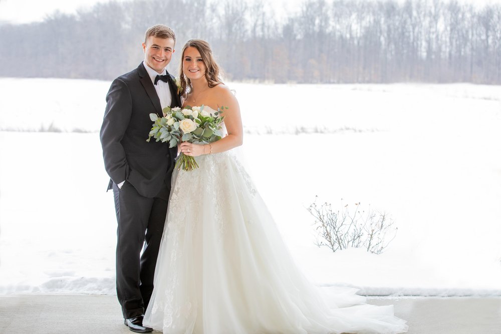 bride and groom winter photo .jpg