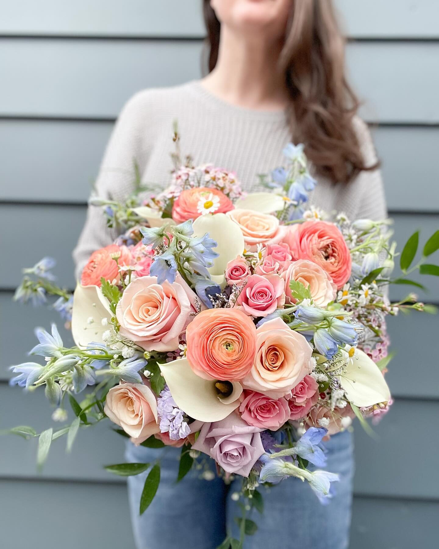 Gabby&rsquo;s spring bouquet was a stunner!
.
.
.
.
.
#weddingflowers #honeyandsageflowers #weddingflorist #bouquet #weddinginspiration