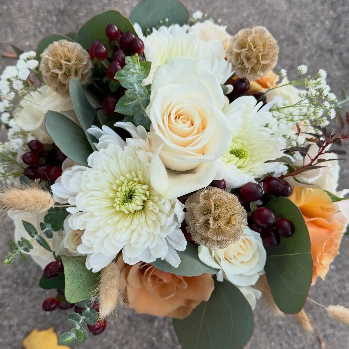 😍 Hello Gorgeous 
Taking a look back at this perfect fall day bouquet
.
.
.
.
.
#honeyandsageflowers #ido #letsgetmarried #bouquet #flowers