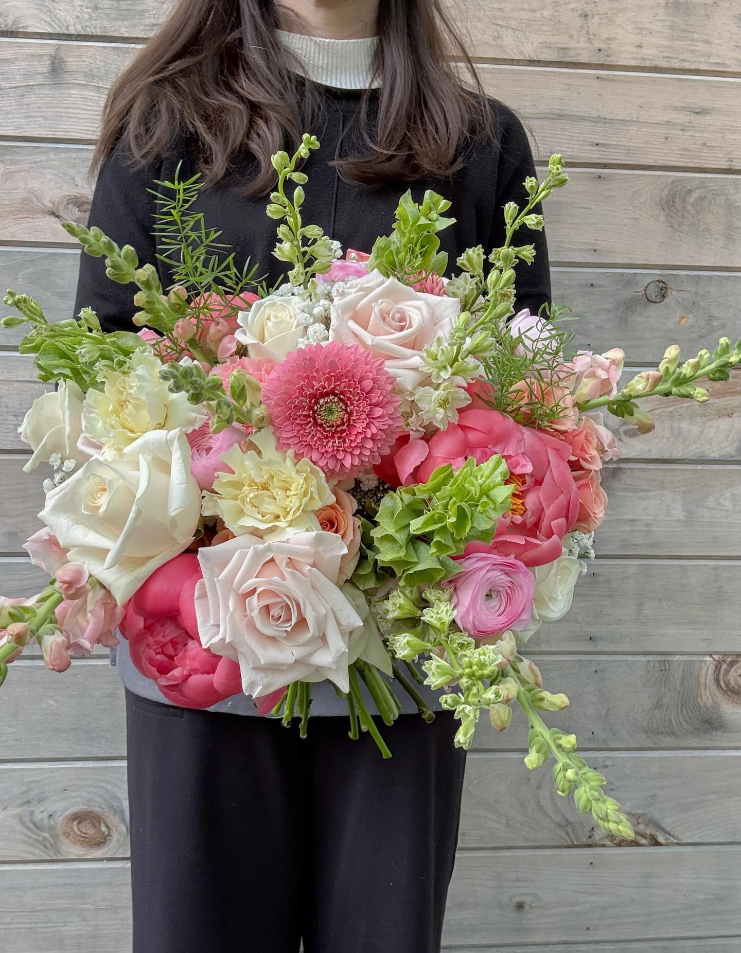 Gorgeous spring colors for the O&rsquo;Connors&rsquo; wedding 
.
.
.
.#honeyandsageflowers #weddingflowers #springweddings #weddinginspiration