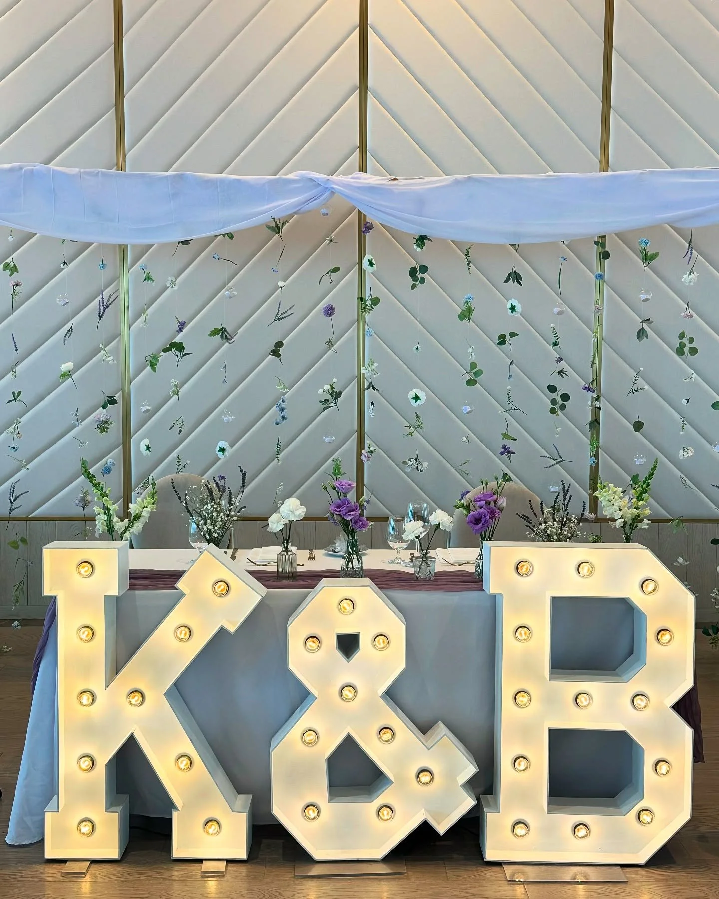 Add a little touch of elegance to any head table with our 3ft initials. Book your 2026 dates today! Email in bio 👈👈👈

#torontomarqueeletters
#toronto #mississauga #oakville #eventrentalstoronto #eventrentals #activations #eventactivations #lightup