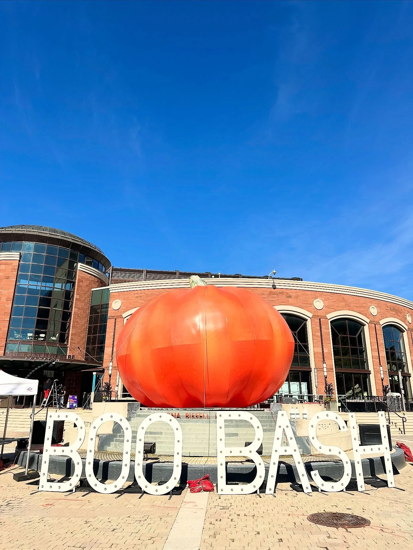 Our sister company @rentnstyleco executed this beautiful event for Brampton BIA last week. Here&rsquo;s a look at our 5ft letters gracing the beautiful inflatable pumpkin downtown Brampton. 

#marqueeletters #5ftletters #torontomarquees #lightuplette
