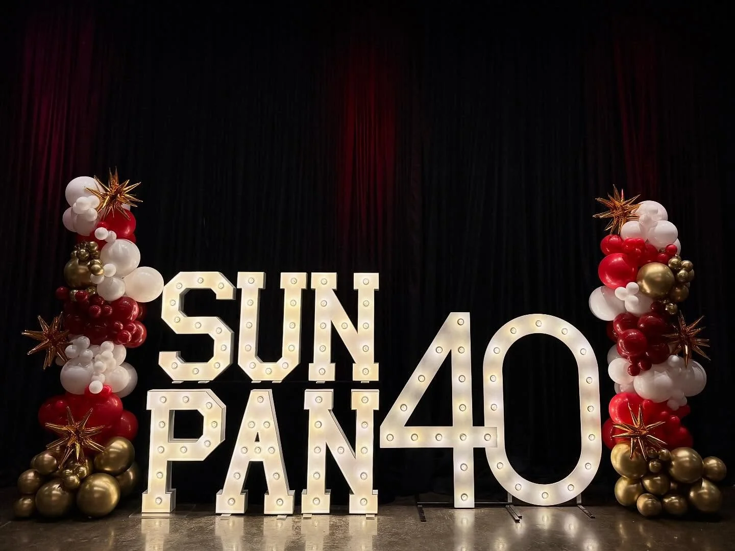 We haven&rsquo;t paired our 3fts and 5fts in a while. Come to think about it, this actually looks nice 😅. 
Thank you @rentnstyleco for having us.

#marqueeletters #lightupletters #lightupnumbers #toronto #business #eventplanner #event #corporateeven