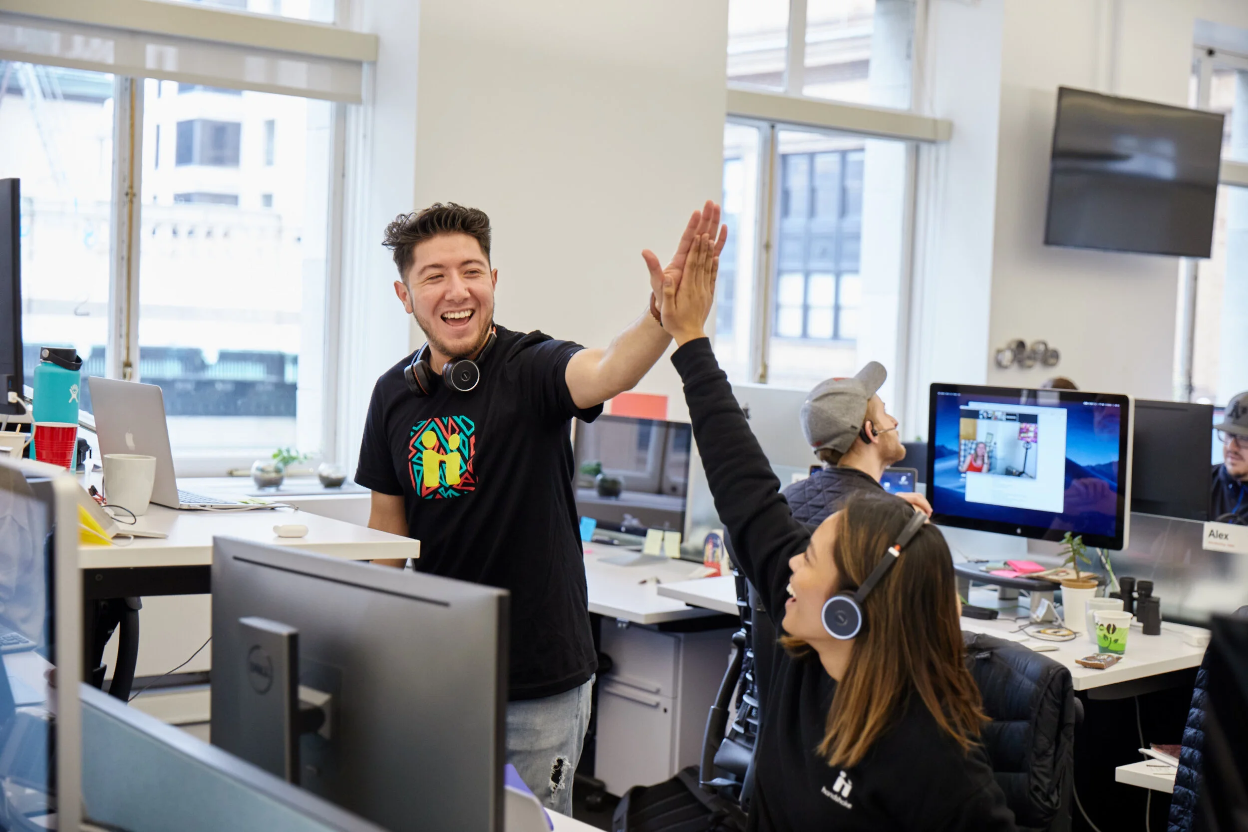 Handshake_Office_204.jpg