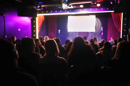 5 Stand-up Comedy Tips to Become a Better Presenter!