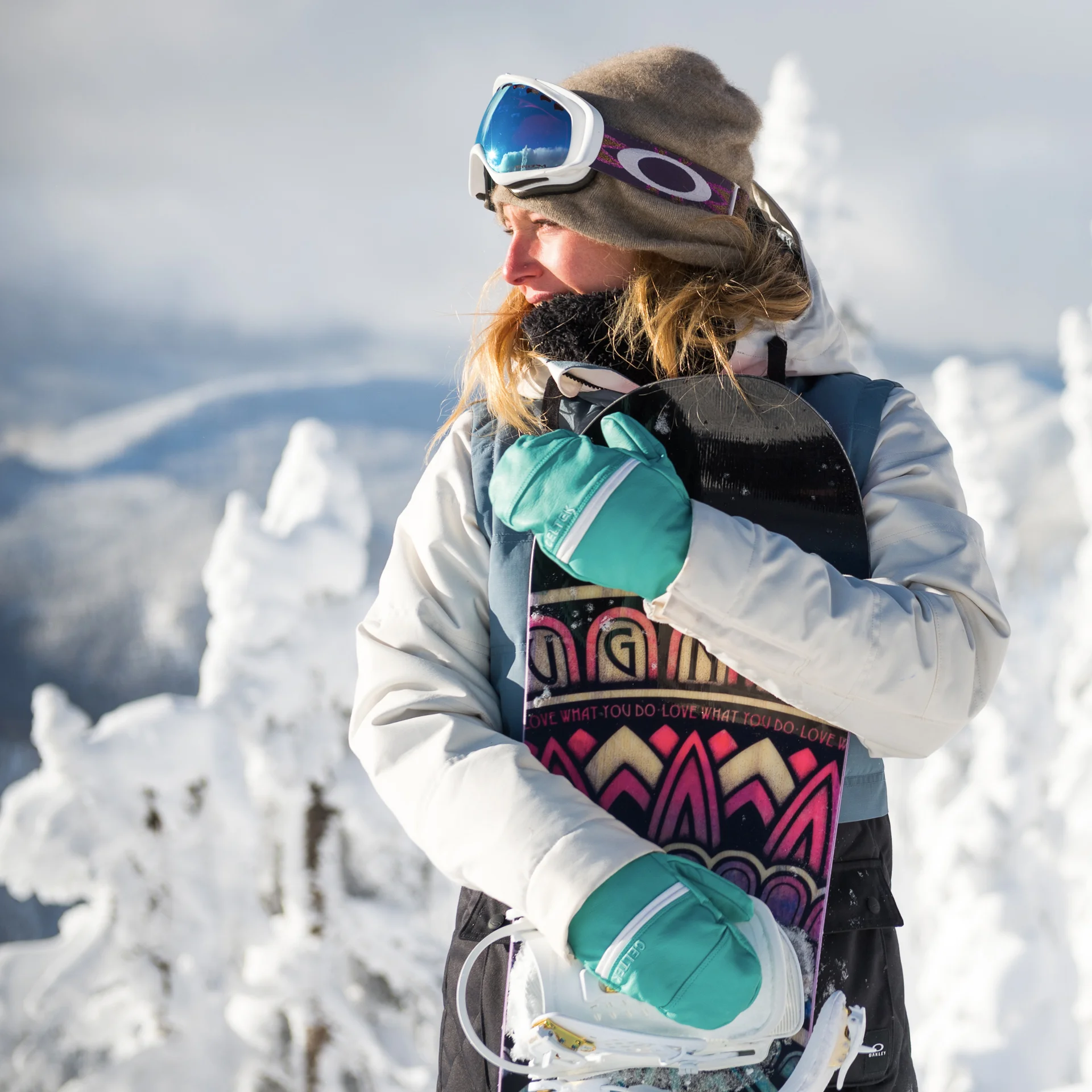 GNU LADIES CHOICE SNOWBOARD, DESIGNED FOR SNOWBOARDER JAMIE ANDERSON. 