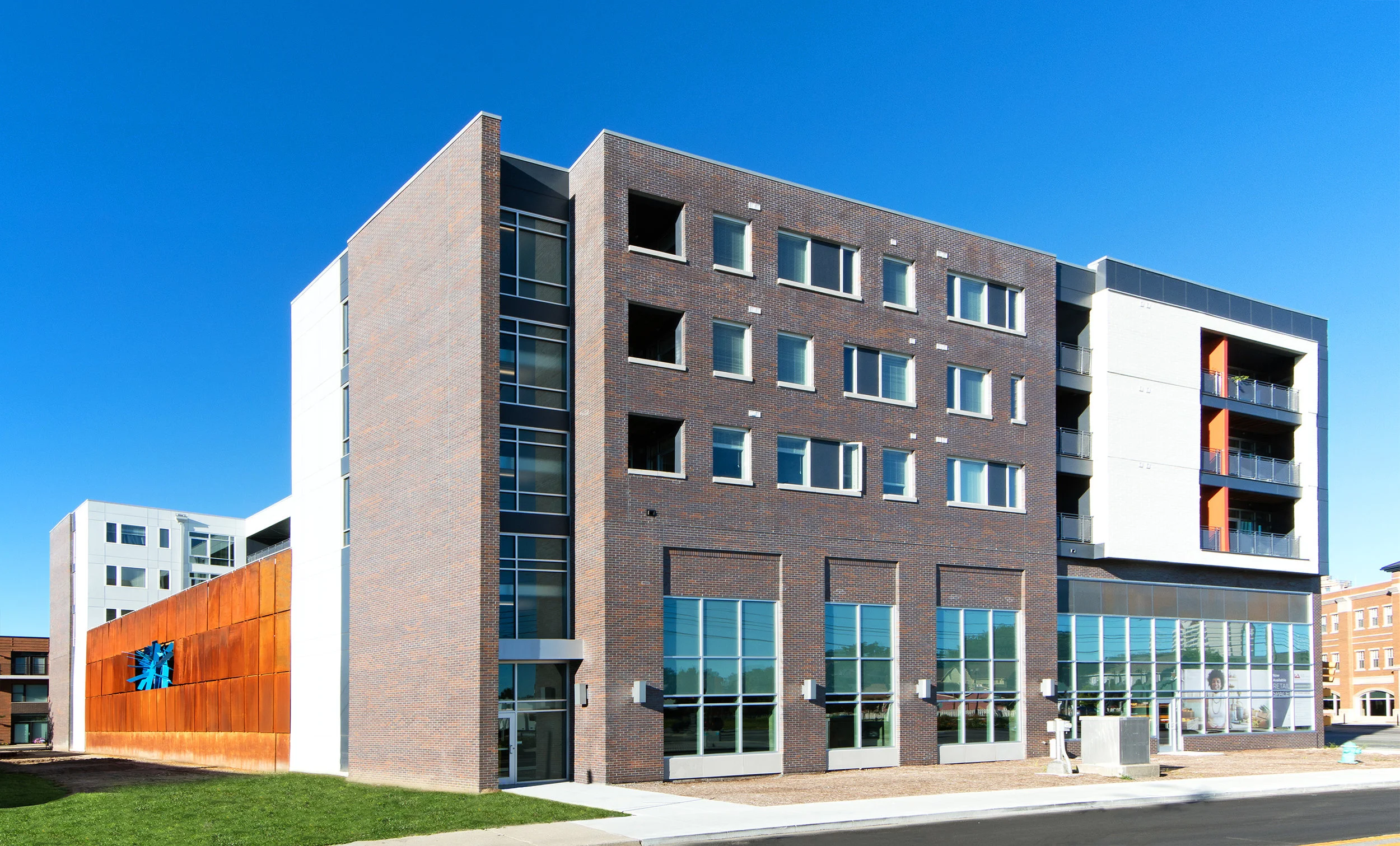 DKGR-747-APT-EXT-02.jpg