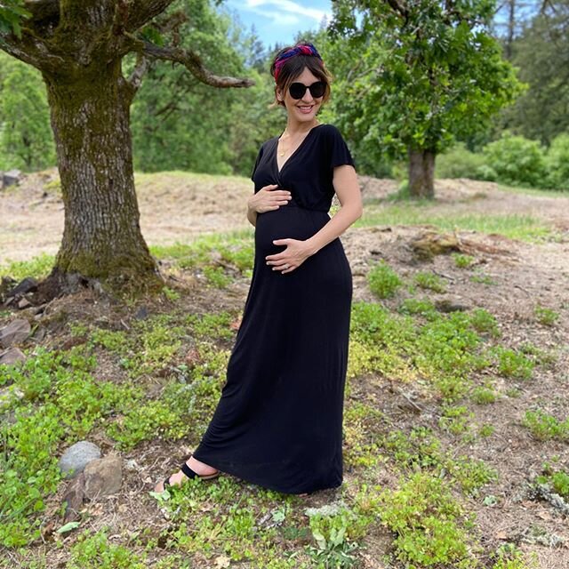 I&rsquo;VE BEEN PREGNANT SINCE CHRISTMAS EVERYONE 👋🏼
