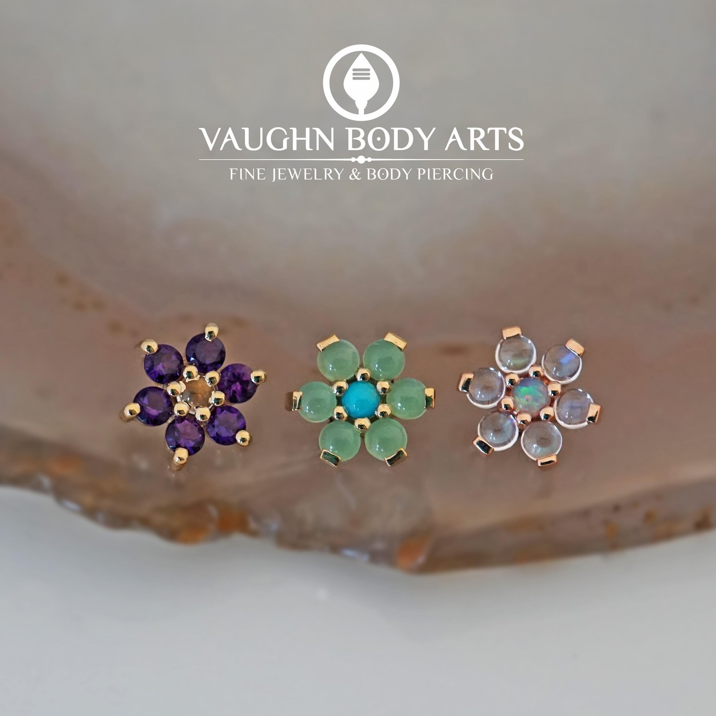 April showers bring May flowers!

These flower ends we received from BVLA are just dreamy. Amethyst and Rose Quartz set in yellow gold, Chrysoprase and Turquoise set in yellow gold, and Rainbow Moonstone and White Opal set in rose gold.

Which one do