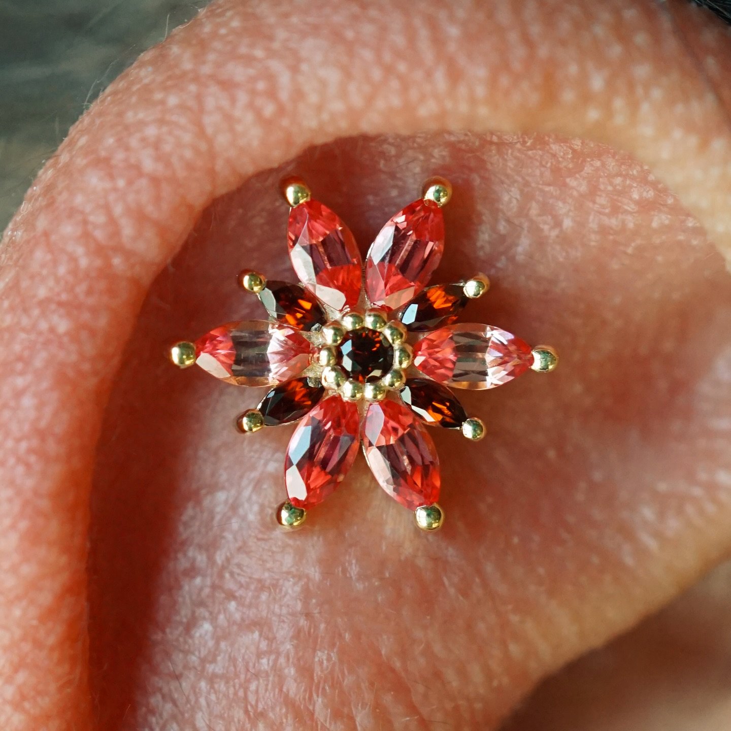 This &ldquo;Starla&rdquo; from BVLA is one of the most gorgeous designs we&rsquo;ve seen yet. We were so excited when these arrived recently and couldn&rsquo;t wait for somebody to pick one out. 

Our wonderful client Evelyn had us do this flat pierc