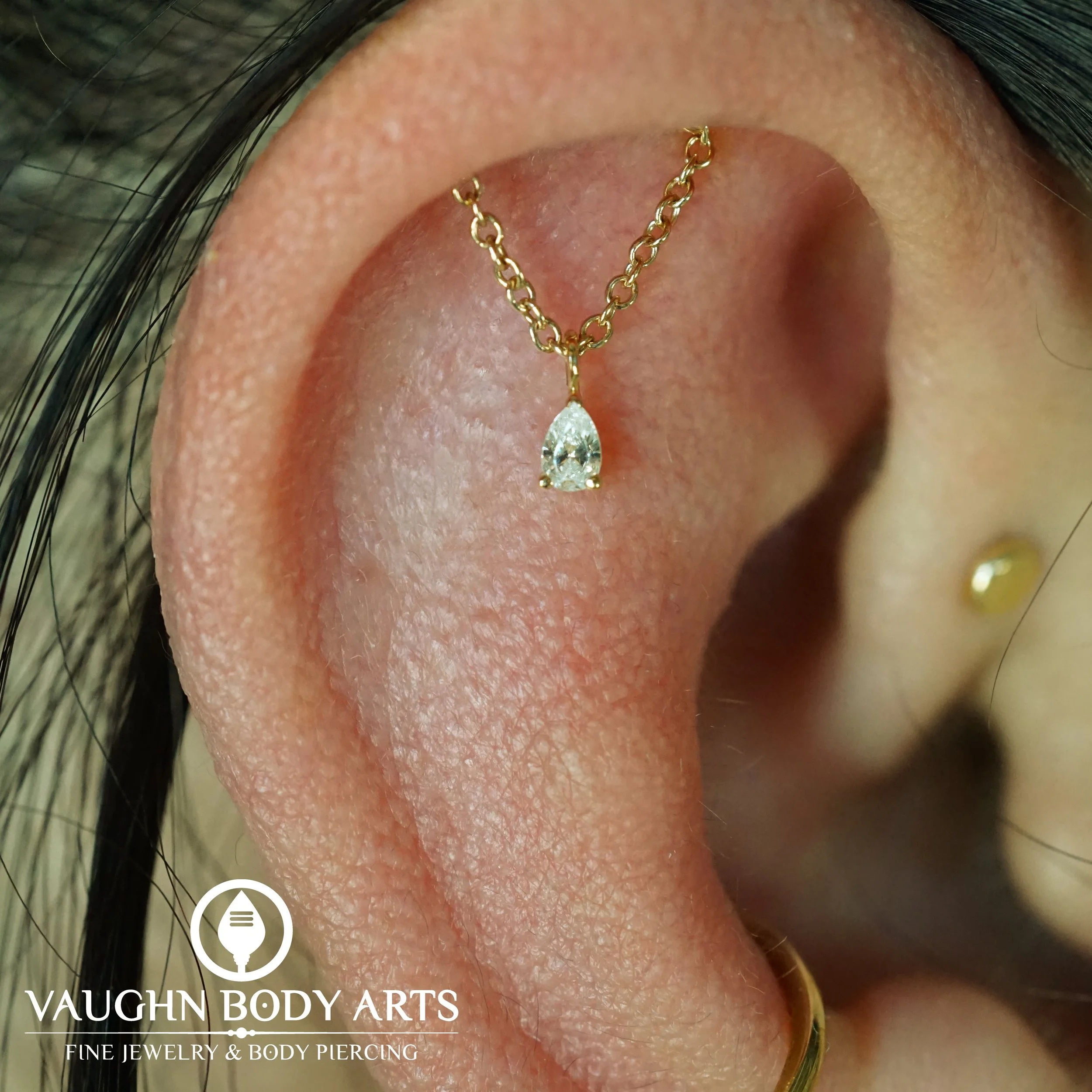 We got to do this super cute hidden helix for Erica. 

She picked out a lovely &ldquo;Kendall&rdquo; in Yellow Gold from BVLA. 

She had the perfect ear for this piercing. We simply adore how nice the little chain drop looks on her. 

Thank you so mu
