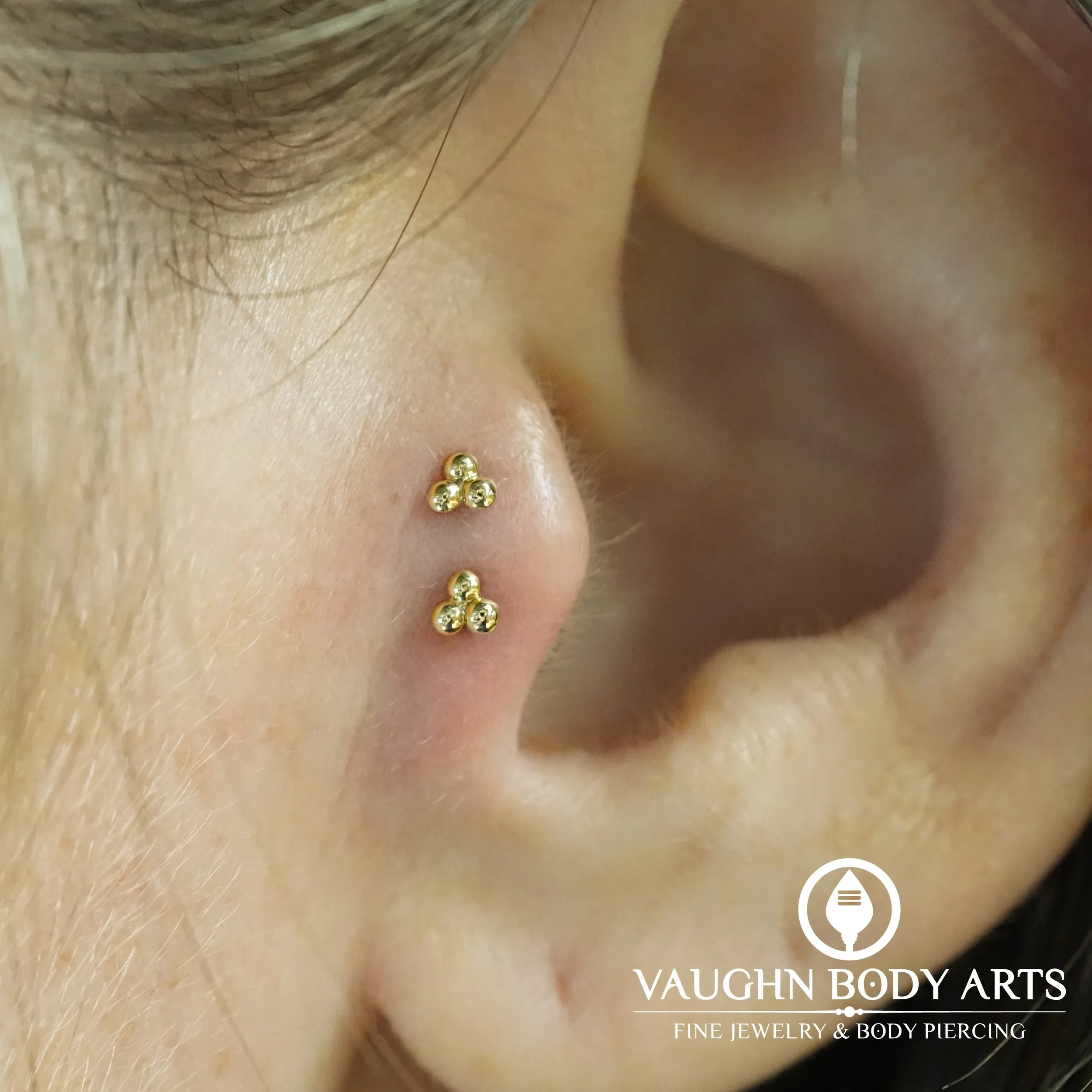Super cute double tragus! 

We did one of these piercings for Beth a year ago. We added a second one the other day. 

We love tri beads in any piercing. They always look great. We really, really like them in this double tragus. 

Thank you Beth! 

#v