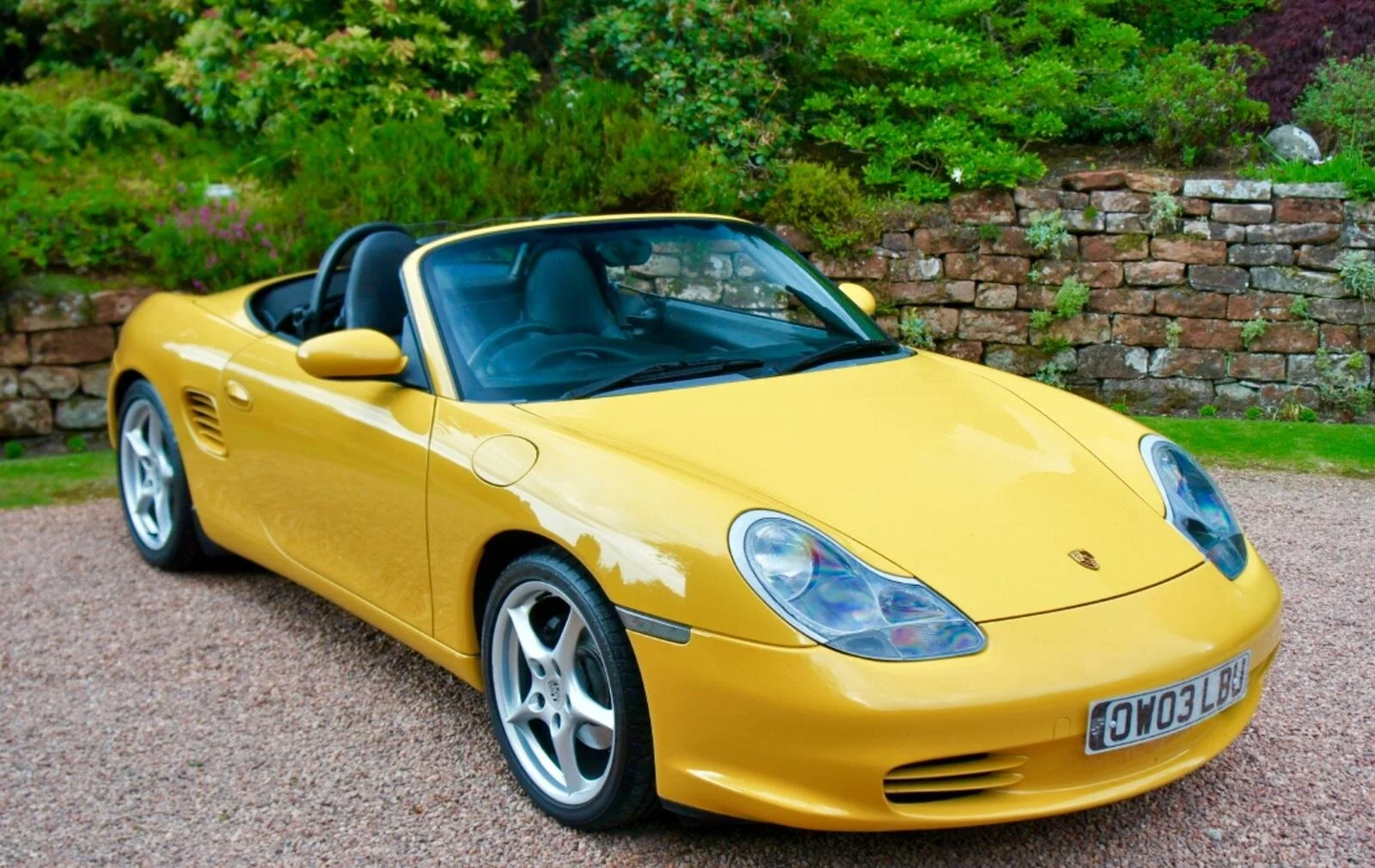 This colour is appropriately called “porsche speed yellow”.