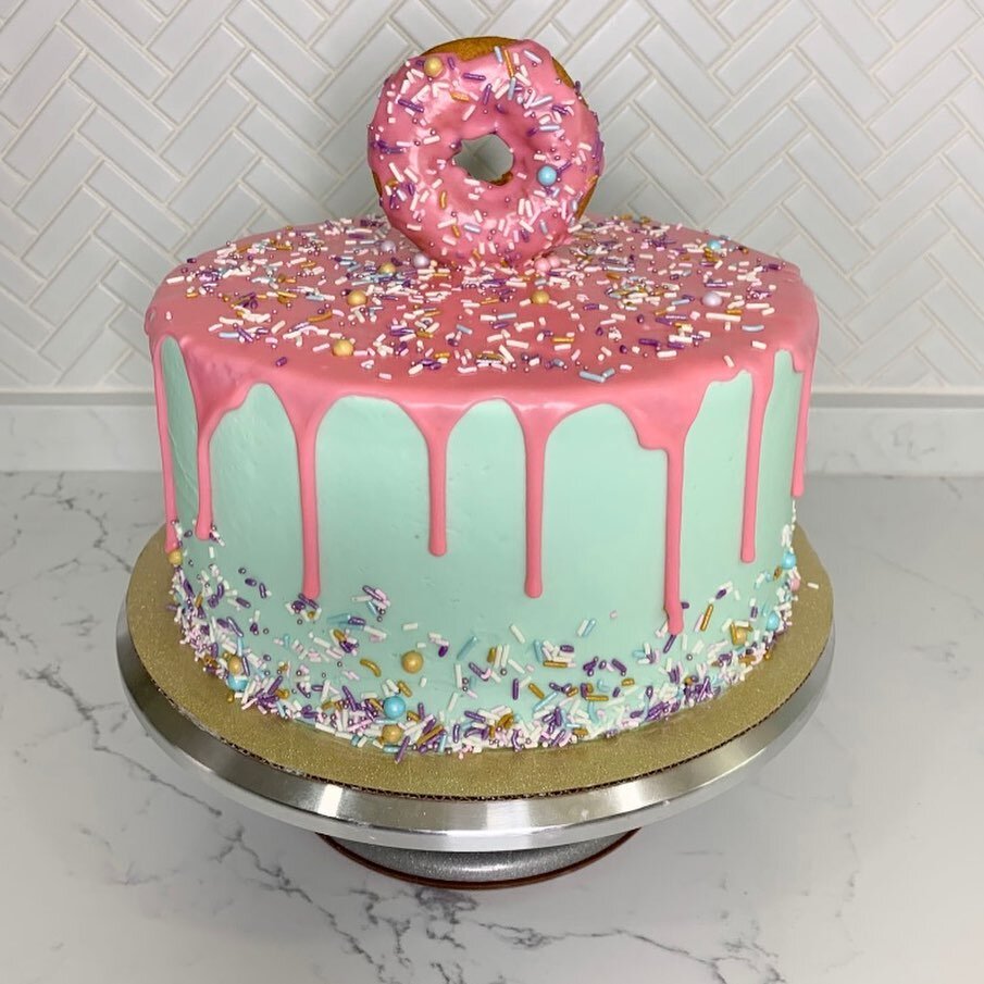 Saturdays are for sprinkles! 🍩 #birthdaycake #donutcake #sprinkles #dripcake #donuts #sugarcookies #birthday #firstbirthday #buttercream #cake #birthdayinspo #instacake #pink