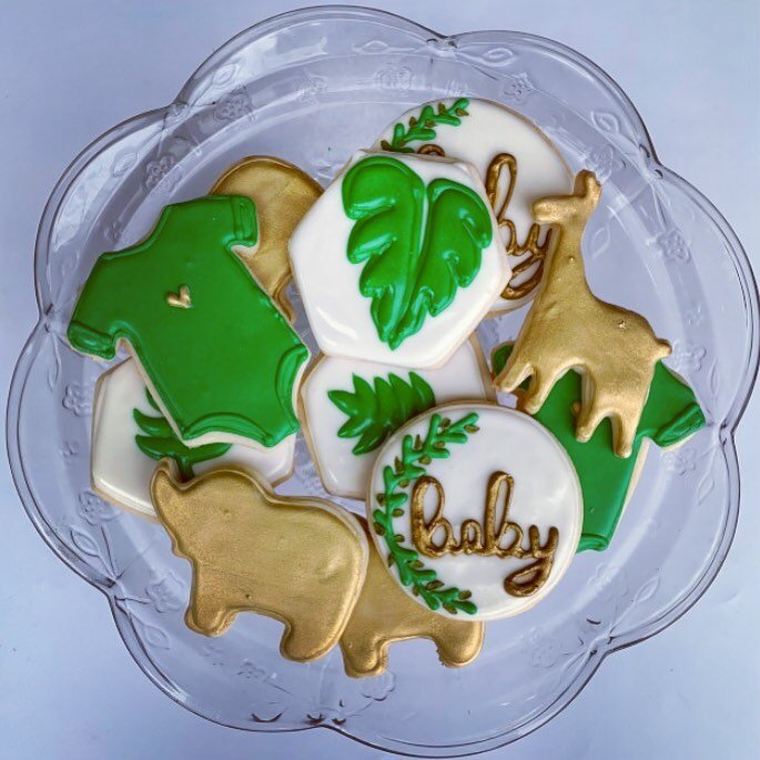 Sweet Safari Baby Shower Cookies! 🦒 🐘 #sugarcookies #safari #babyshower #cookies #instacookies #baby #safaribabyshower #babyshowerinspo #cookiesofinstagram #gold