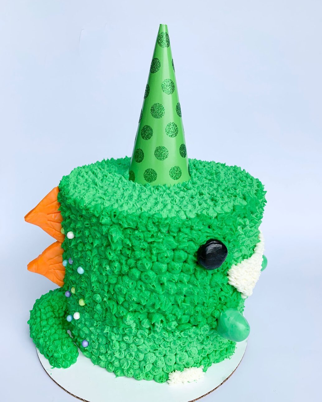 Sweet Dino Birthday Cake! 🦖 #birthdaycake #dinosaur #dinosaurcake #dino #cake #instacake #cakestagram #cakesecorating #trex #happybirthday #birthday
