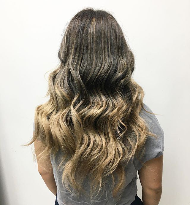 Happy 🐫 Day ! 
Click book on my profile to schedule an appointment with me. New clients must arrange a consultation first. No DMs for bookings or inquiries. 
#hairbytien #hhstudio #hellohairstudio #schwarzkopfcan #schwarzkopfusa #schwarzkopfpro #sch