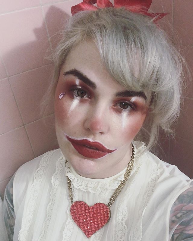 Went a little outside of the box for an event last week 🤡
.
.
.
.
.
Products: @limecrimemakeup Venus Pallet - Venus + Muse eyeshadows with a @maccosmetics 217 brush around the eyes and on the lid. White liner is @maccosmetics chromaline in pure whit
