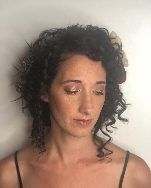 The softest glam for this bridesmaid. Check out @noellehairandmakeup&rsquo;s page for her hair style, it&rsquo;s incredible 😍🌹
.
.
.
.
Products used: @rmsbeauty uncoverup and un-powder, promise lip2cheek, and enchanted lipshine. Eyes are @toofaced 