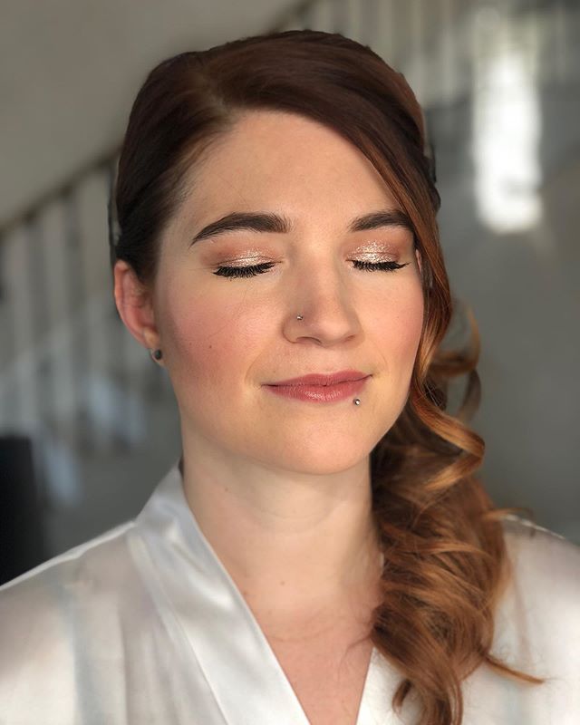 I met @oliviamaeyoga by doing her makeup for her past holiday events. She has such a beautiful energy and spirit, and when she told me that she was getting married in Chicago and asked if I would be interested in coming out to help her get ready I wa