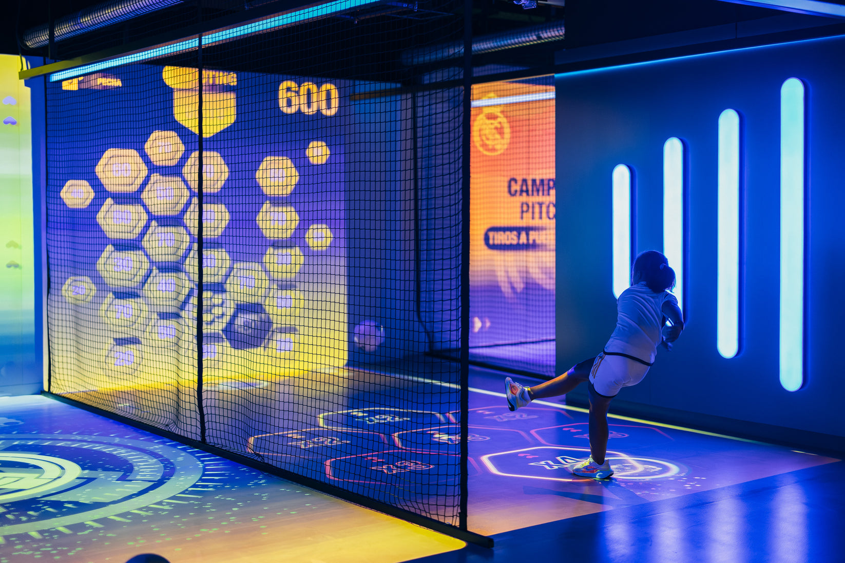 Moment_Factory_Custom_Experience (3).png