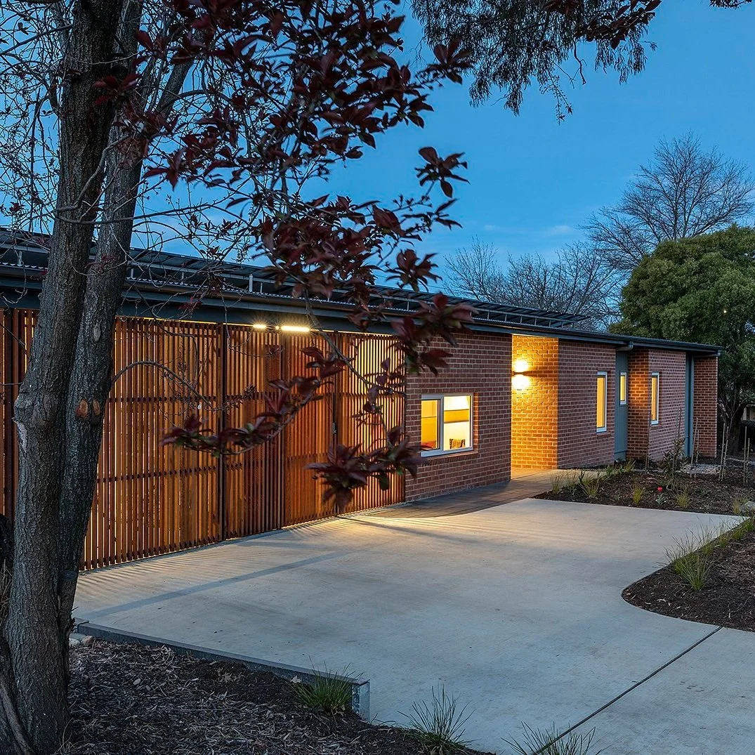  The remarkably efficient White House:               a case study and comparison