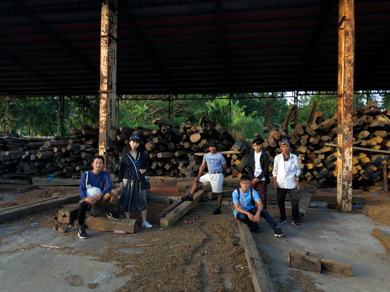 Art Labor with three Jrai artists (Rchâm Jêh, Puih Hăn, & Ró Mah Aleo) and Truöng Minh Tuâń (brought-in-assistant)