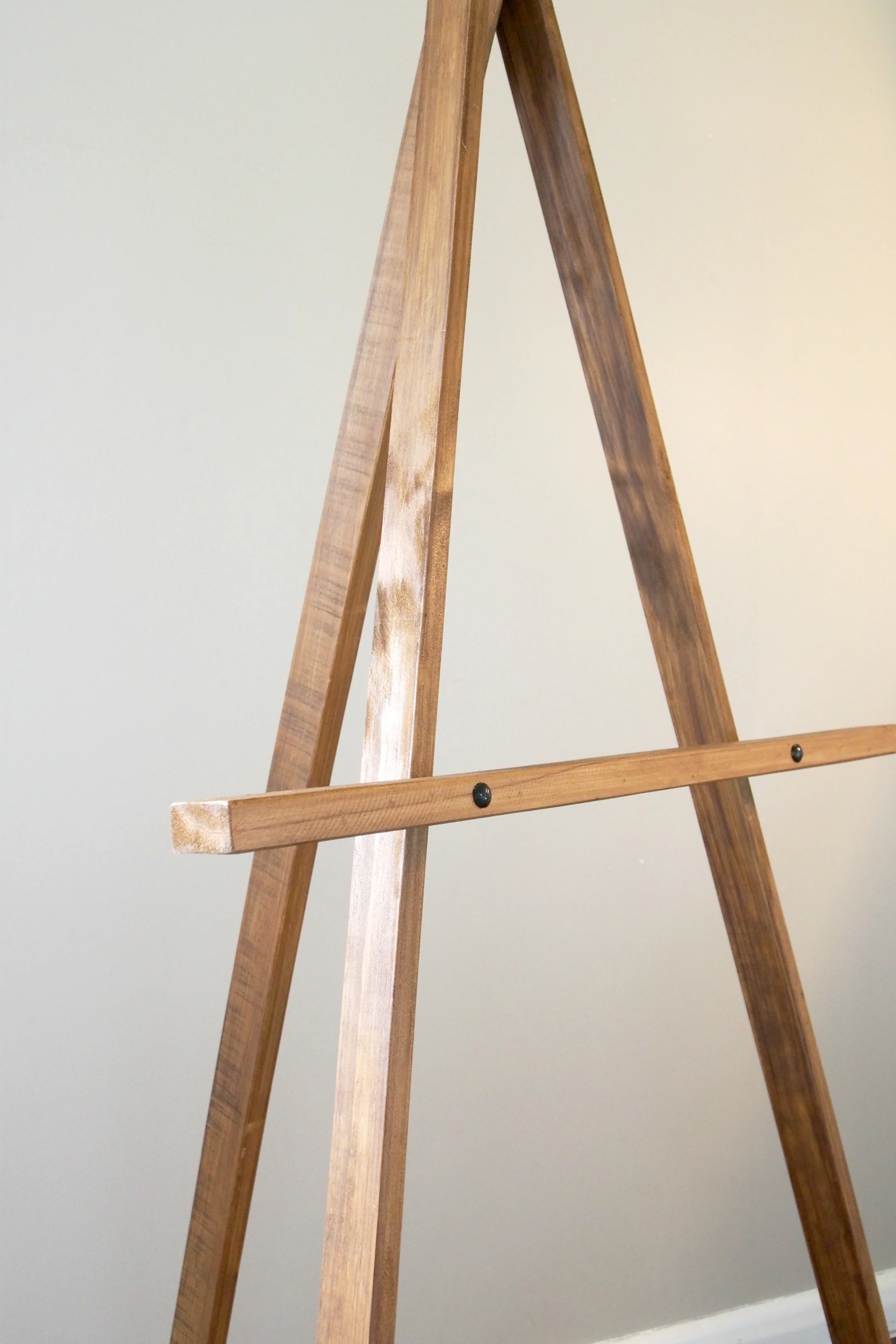 Easel.jpg