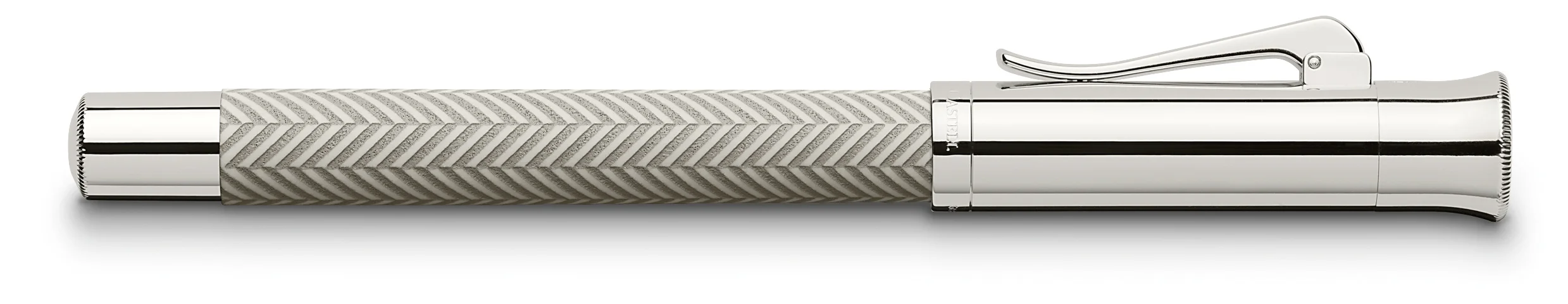 146780_Fountain pen Guilloche Ciselé Light Grey Medium_High Res_6371.jpg