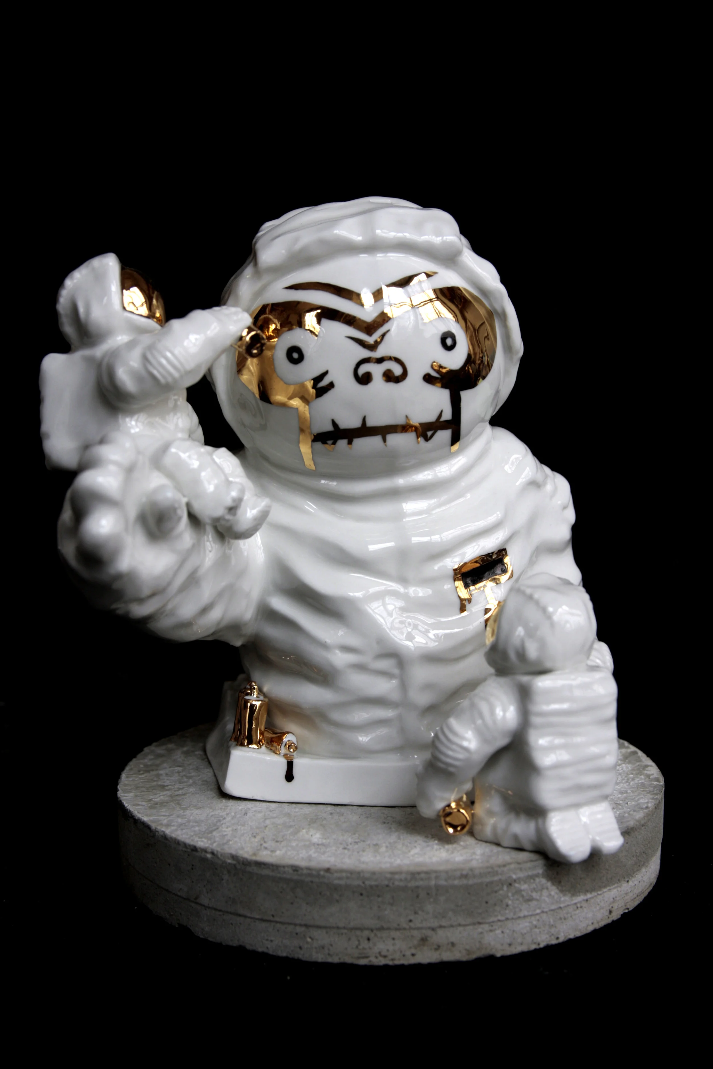   Yorick the first space monkey who survived a landing &nbsp;&nbsp;&nbsp; 2015, porcelain, gold, concrete 16x16cmg               G  M  T                   Определить язык  Азербайджанский  Албанский  Английский  Арабский  Армянский  Африкаанс  Баскск