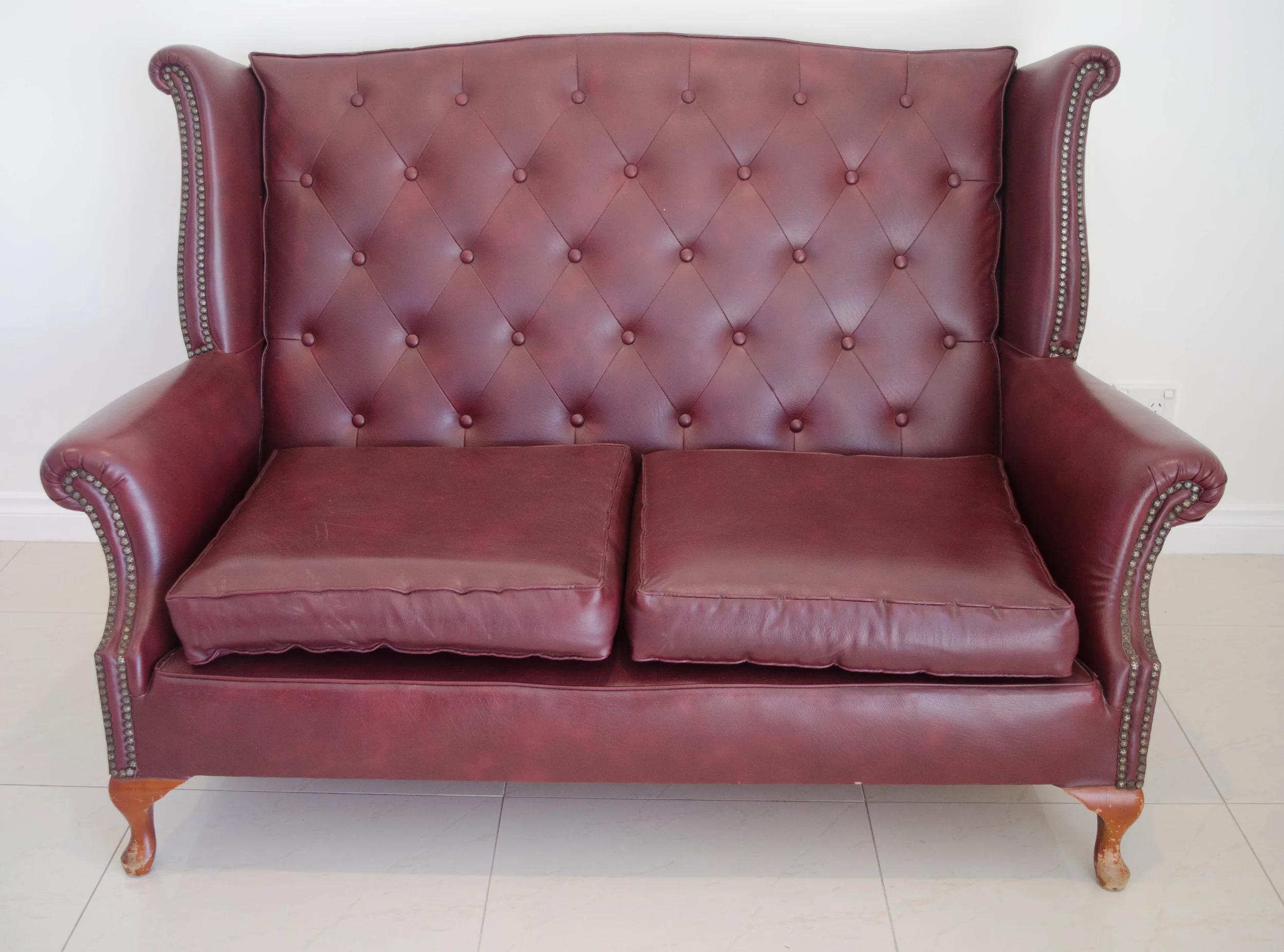 Chester Lounge burgundy $150.00 + GST (3-DAY HIRE) QUANTITY: 1
