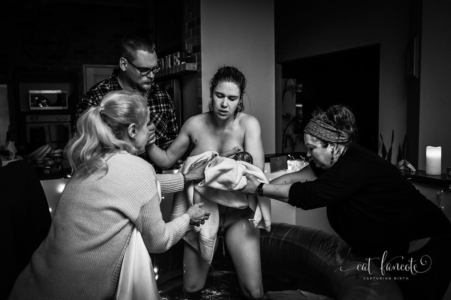 Stepping forward into motherhood.
Her baby held safely in her arms.
Scaffolded with hands of love.

Everything as it should be.

#crossingthethreshold #motherhoodunplugged #thisisbirth #takebackbirth #perthbirthphotographer #catfancote #perthdoula #m