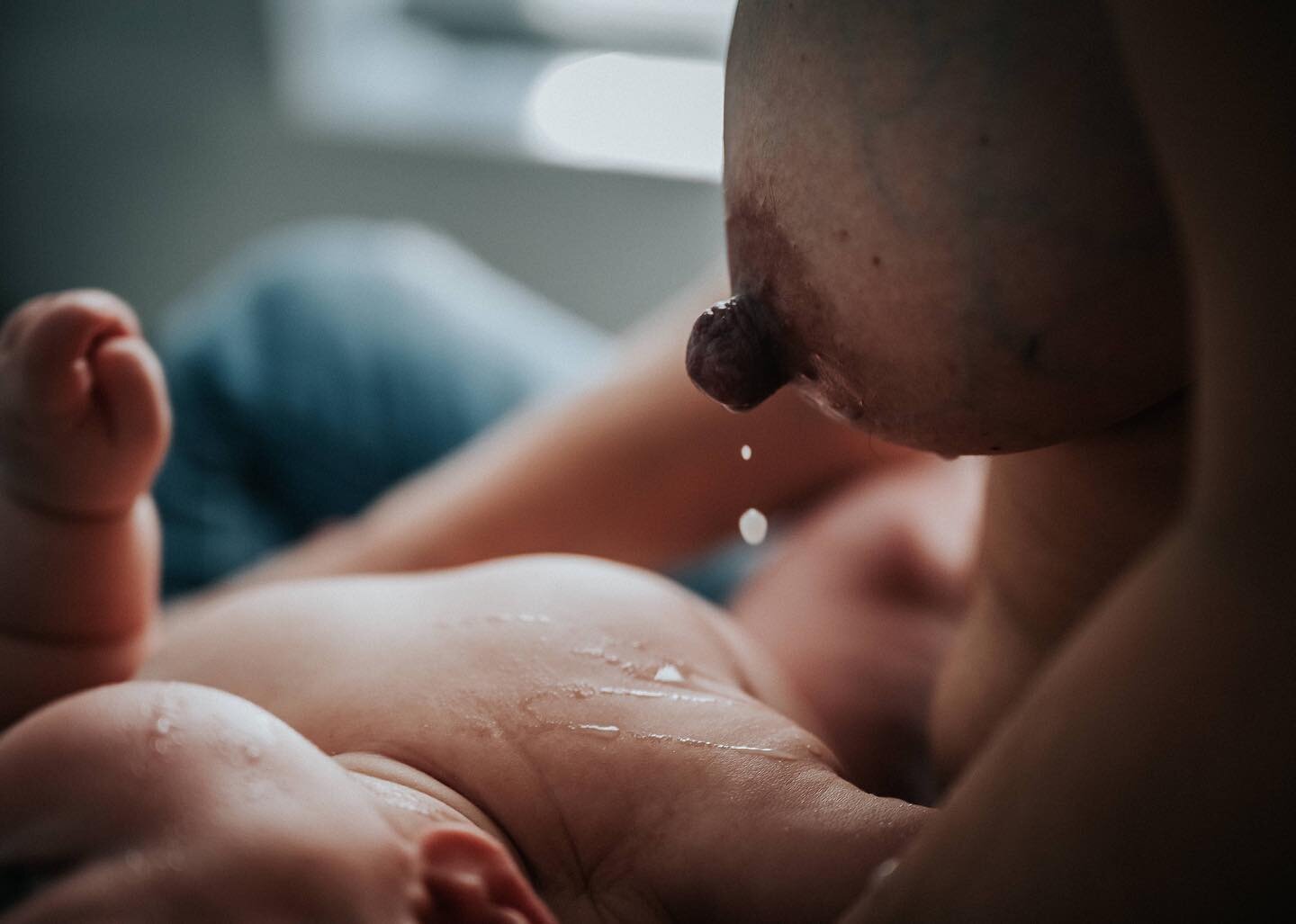 Happy World Breastfeeding Week 2022 🤱

❓Did you know that breast milk is not always white? It can be blue, green, yellow (ahem-gold!) pink, or orange. 
Apparently, the colour variation is usually a result of what Mumma is eating. 
Can any breastfeed