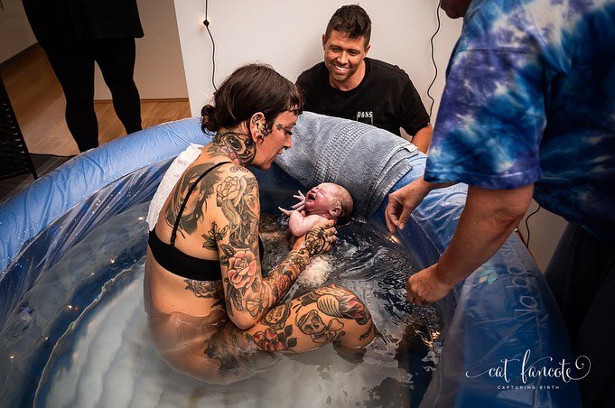 Last weekend I had the honour of witnessing this powerful woman labour and birth her sweet baby girl, with the loving support of her partner, her doula, myself, and her midwife.

@lubylou197 laboured long and hard, often retreating to the quiet comfo
