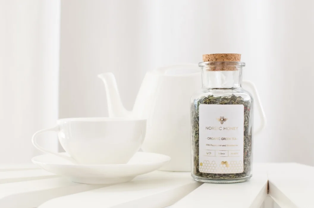 Nordic+Honey_2.+Green+Tea+with+Peppermint+%26+Strawberries_jar+with+cork.jpg