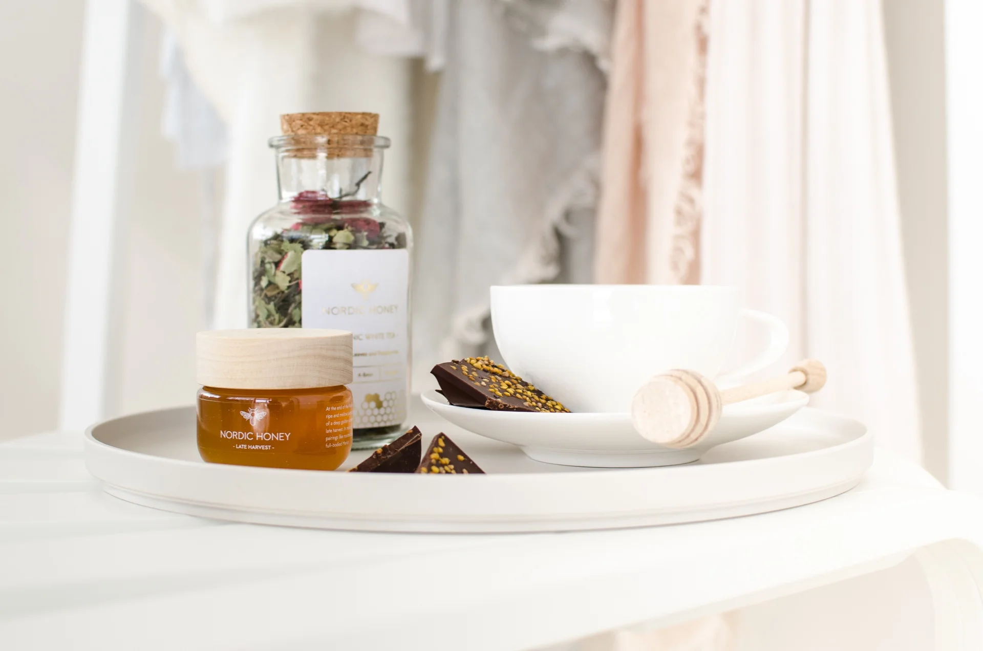 Nordic Honey_Health Benefits of Dark Chocolate_Organic Raw Chocolate with Bee Pollen_2.jpg