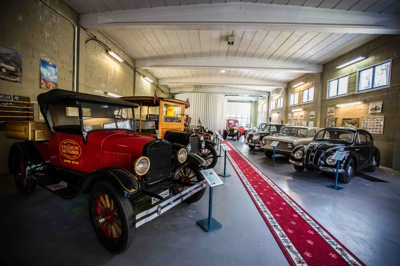 thumbnail_nettside om bilmuseum omvising ..jpg