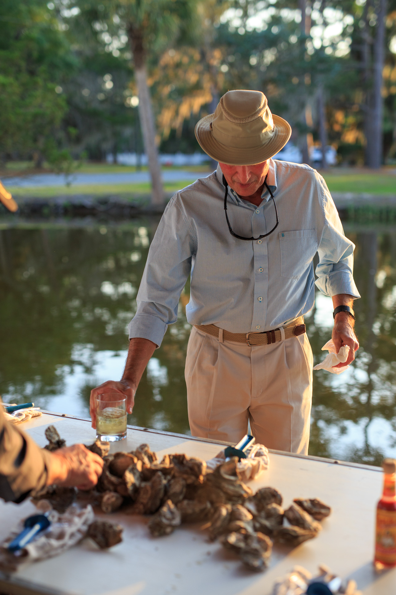     Enjoy fresh oysters 