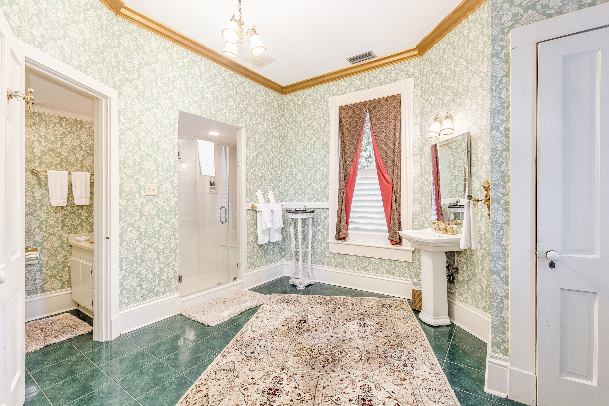 Garden Suite- Bathroom.jpg