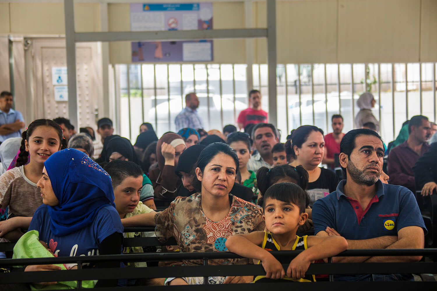 Syriska flyktingar i väntan på registrering av UNHCR_1500.jpg
