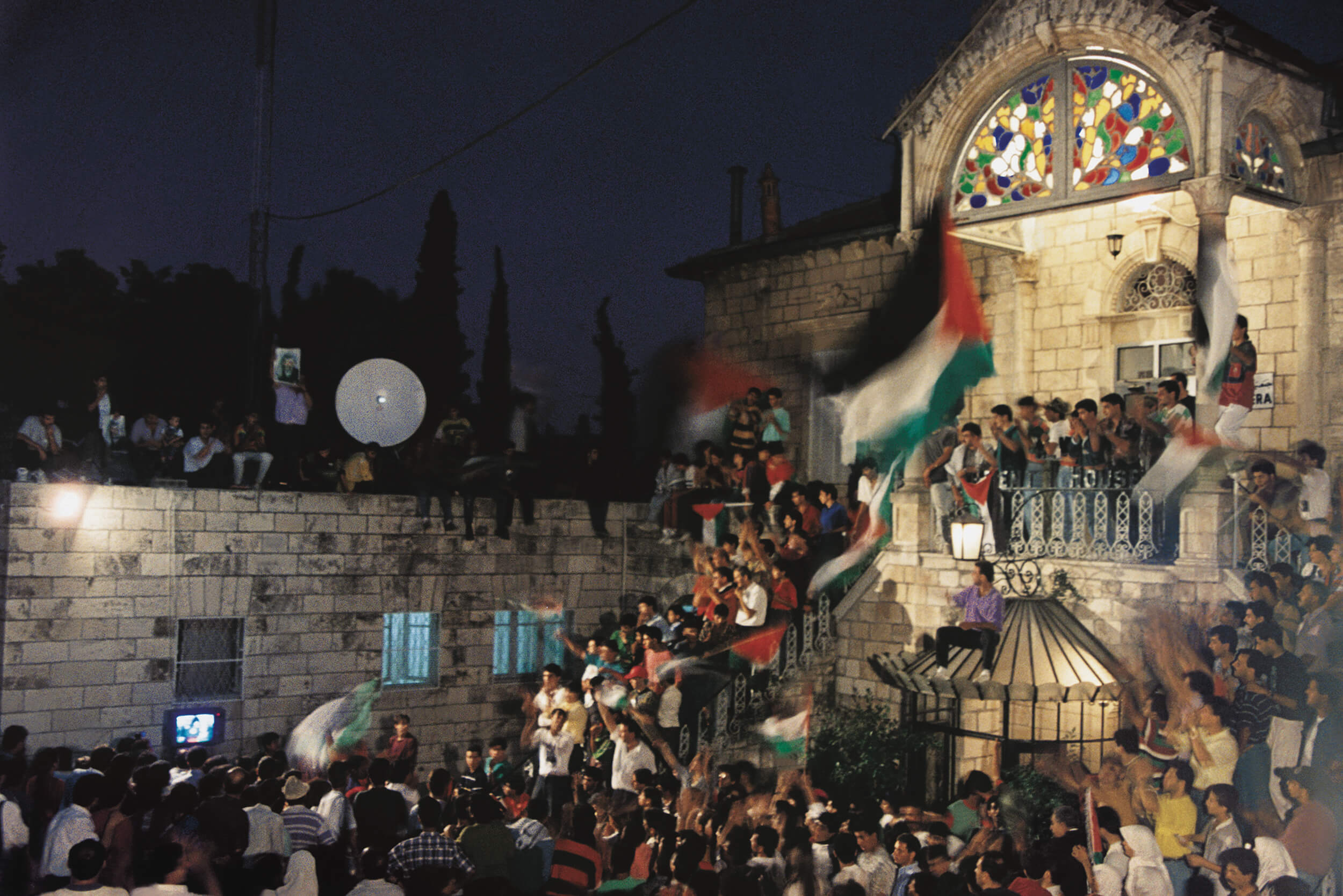  September 13, 1993. At the Palestinian headquarter, Orient House, Palestinians gathered to celebrate the peace agreement. 
