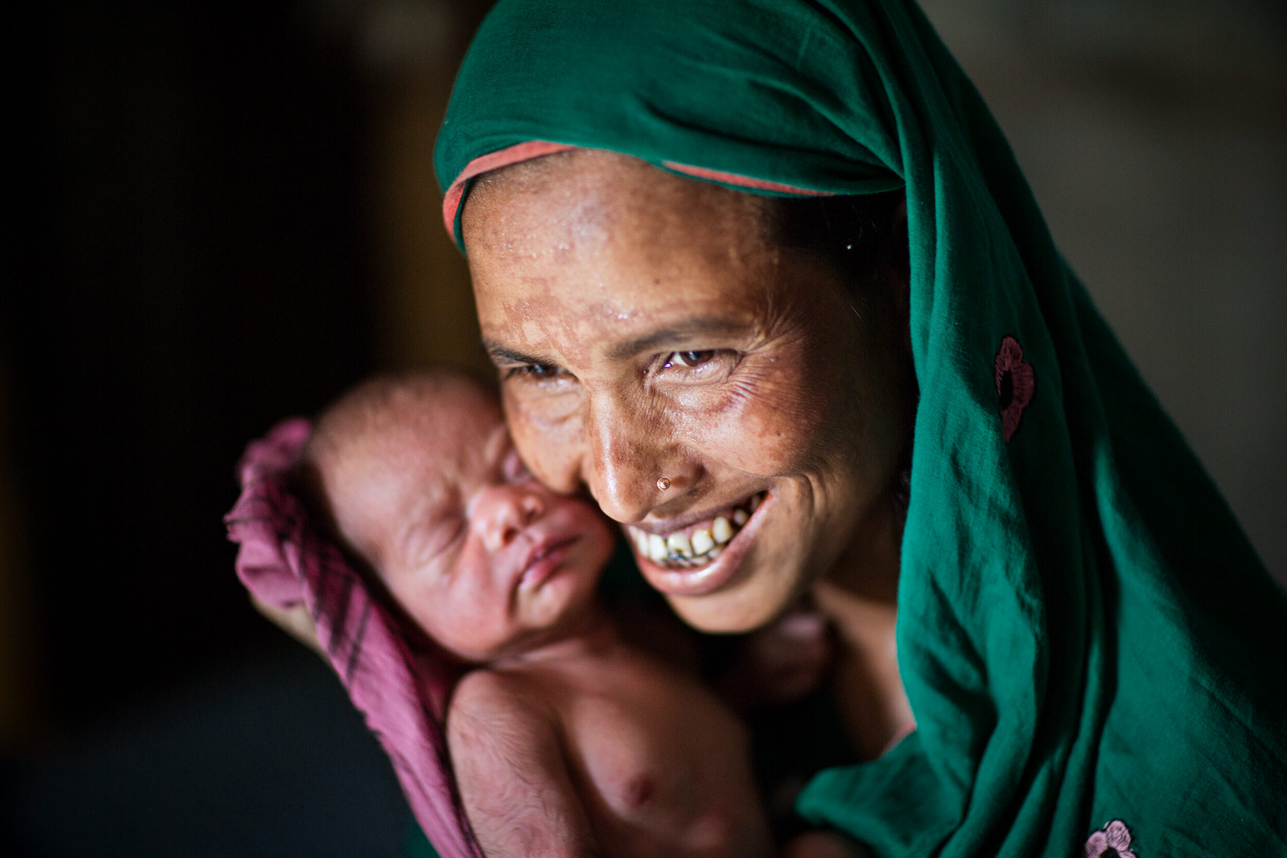  Bangladesh. Ruma Akhter, 22 years, with her little daughter Tanni 3 days old. 